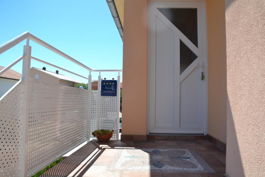 Apartment Klara Krk Town Zewnętrze zdjęcie